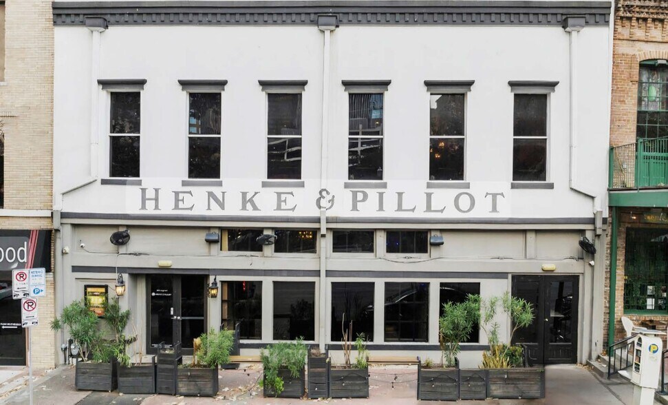 Primary Photo Of 809 Congress St, Houston Restaurant For Sale