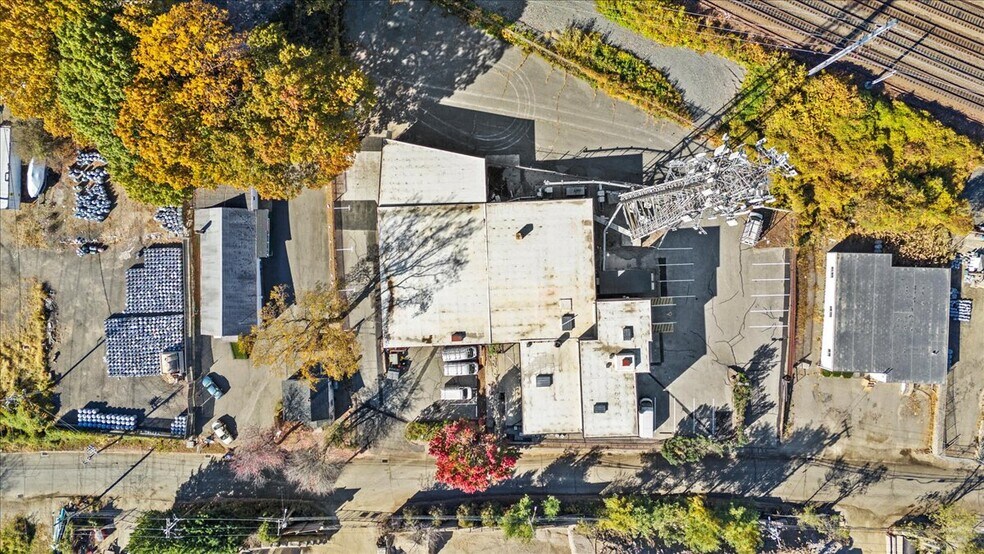 More Photos Of 50 Rockland Rd, Norwalk Warehouse For Lease