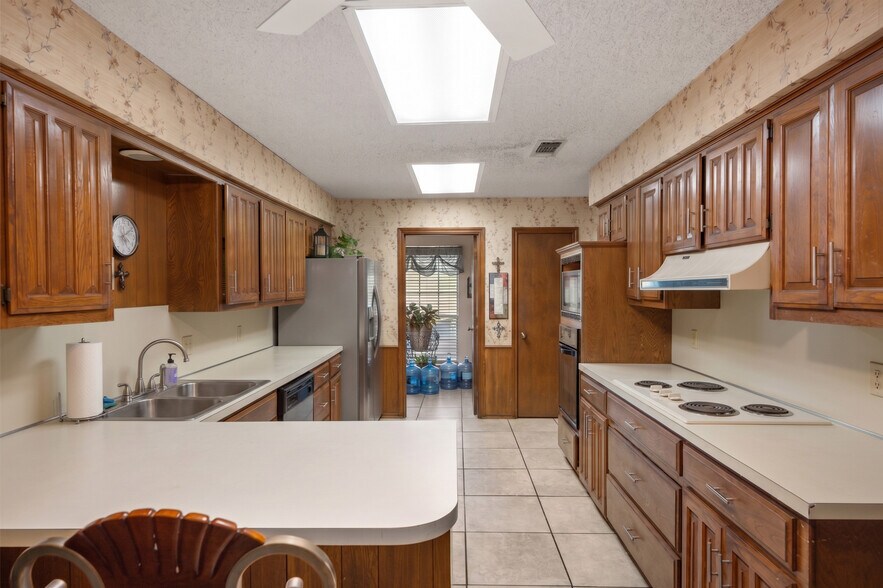 More Photos Of 5792 FM 6, Josephine Showroom For Sale