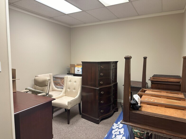 More Photos Of 901 N Mallard St, Palestine Medical For Sale