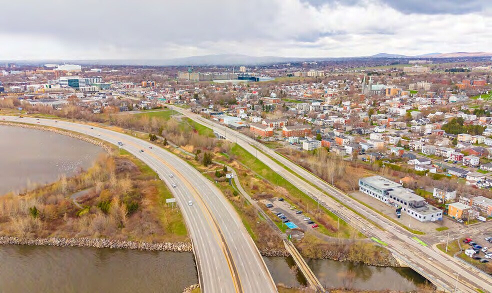 More Photos Of 3365-3367 Sainte-Anne Boul, Québec Office For Sale