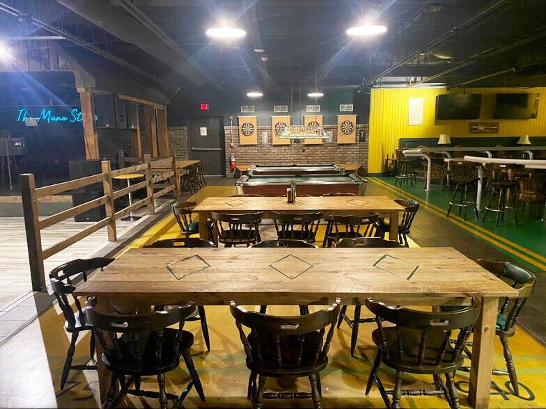 More Photos Of 410 S Clippert St, Lansing Restaurant For Sale