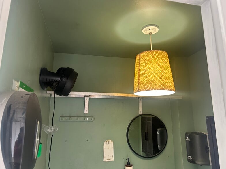 More Photos Of 1910 N Dixie Hwy, Hollywood General Retail For Lease