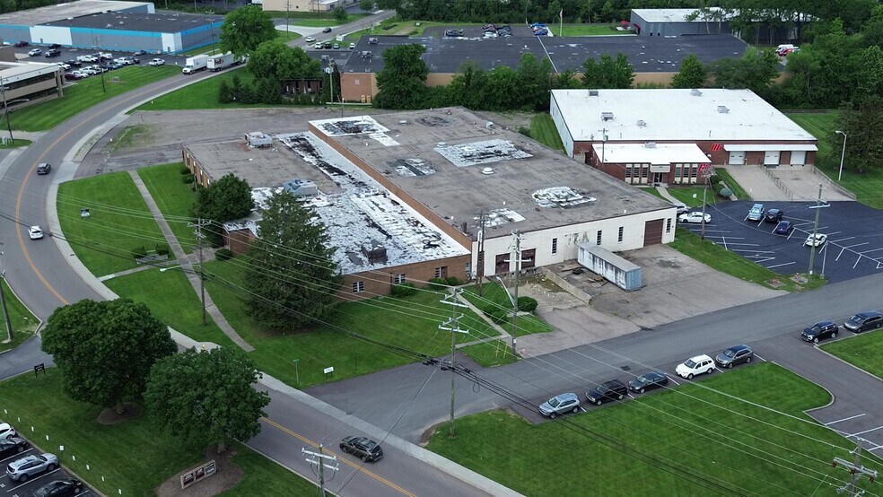 More Photos Of 5570 Creek Rd, Blue Ash Warehouse For Lease