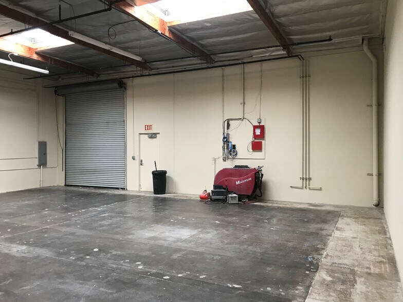 More Photos Of 1000-1012 Segovia Cir, Placentia Flex For Lease