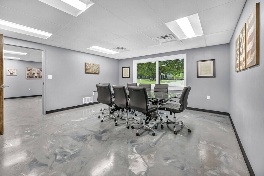 More Photos Of 3027 Nationwide Pky, Brunswick Warehouse For Lease