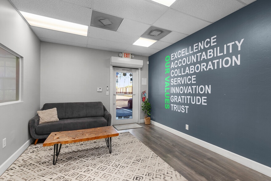 More Photos Of 5600 Zip Dr, Fort Myers Warehouse For Sale