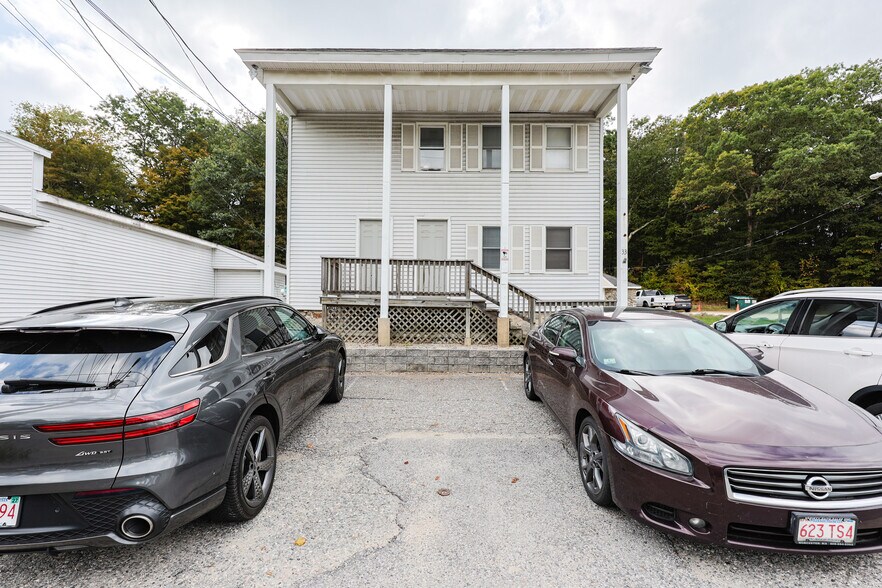 Primary Photo Of 31-37 Leicester St, North Oxford Apartments For Lease