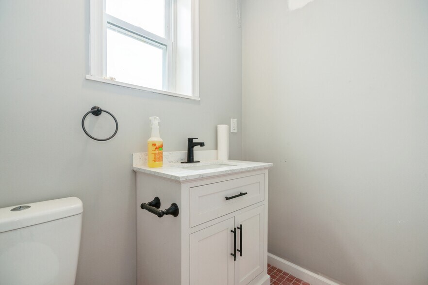 More Photos Of 250 Warren St, Beverly Storefront Retail Residential For Sale