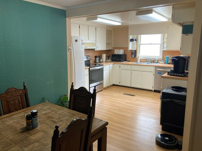 More Photos Of 1200 Peachtree St, Louisville Office For Sale