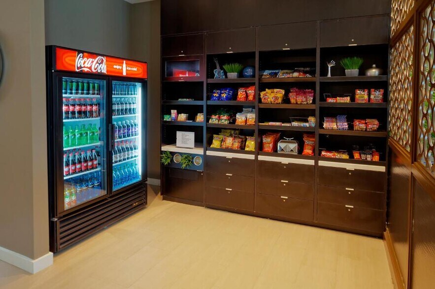 More Photos Of 923 N Gloster St, Tupelo Hotel For Sale