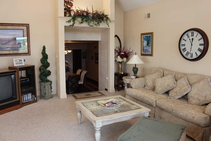 More Photos Of 725 Main St, Wintersville Restaurant For Sale