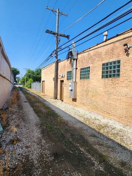 More Photos Of 2708-2714 S 9th Ave, Broadview Manufacturing For Sale