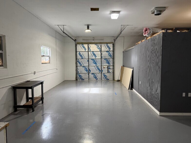 More Photos Of 8132 Cormel St, Port Richey Industrial For Lease
