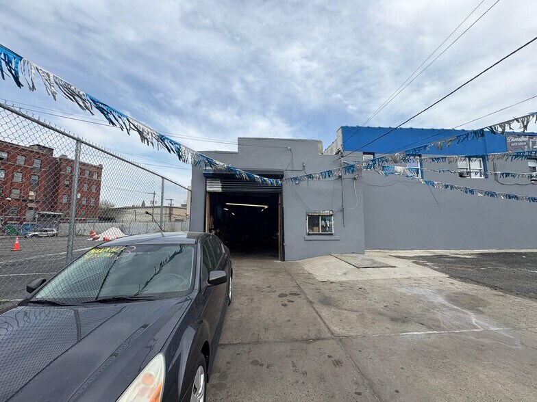 More Photos Of 399 Mccarter Hwy, Newark Auto Dealership For Lease
