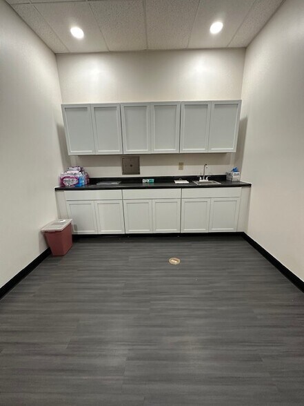 More Photos Of 6905 E 96th St, Indianapolis Office For Lease