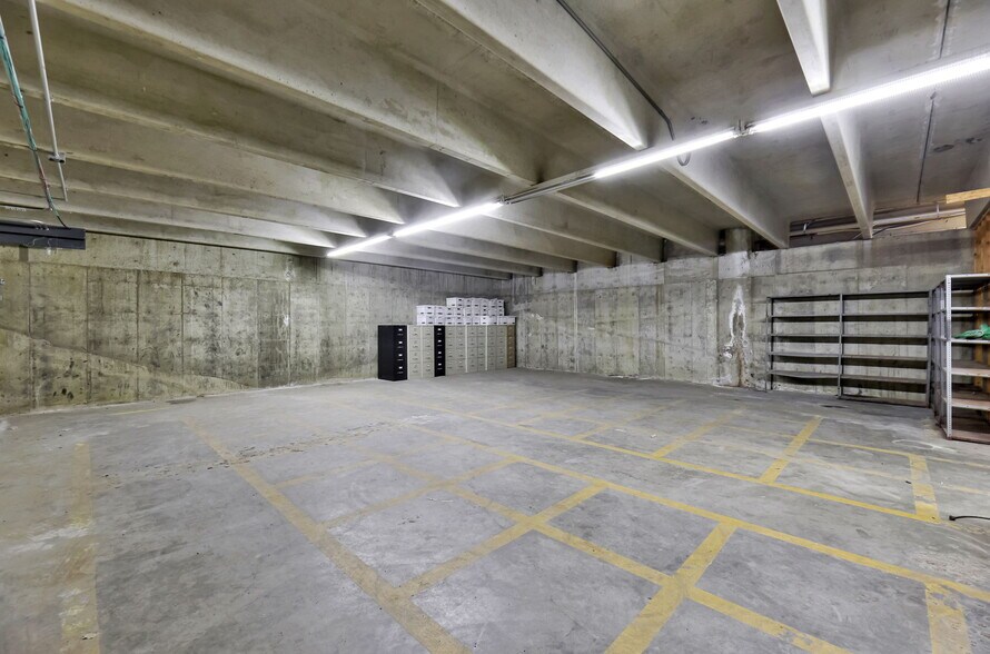 More Photos Of 11209 W Kellogg, Wichita Auto Dealership For Sale