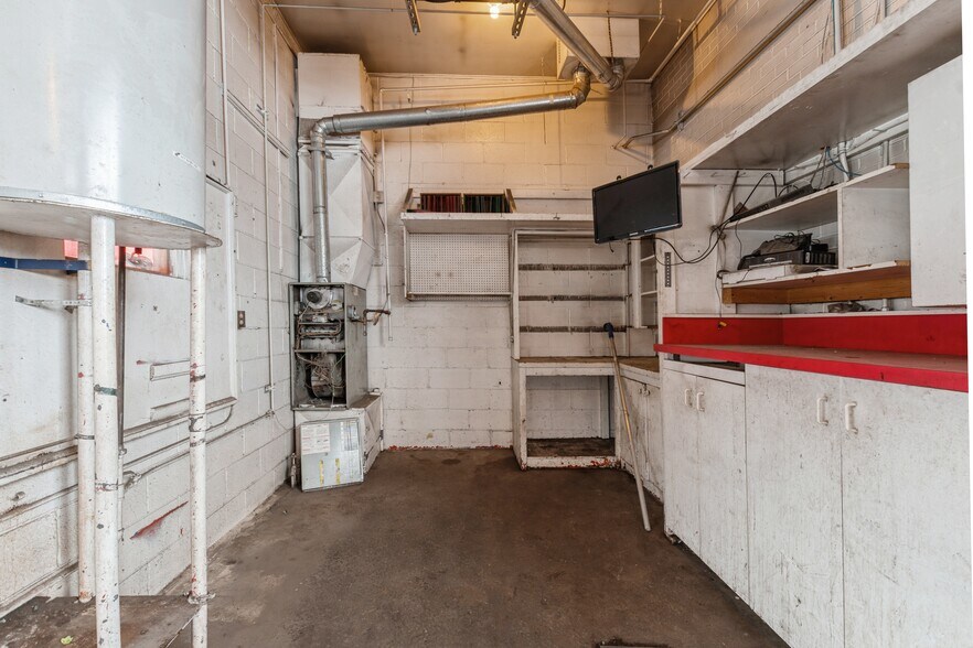 More Photos Of 196 3rd Avenue East N, Kalispell Service Station For Sale