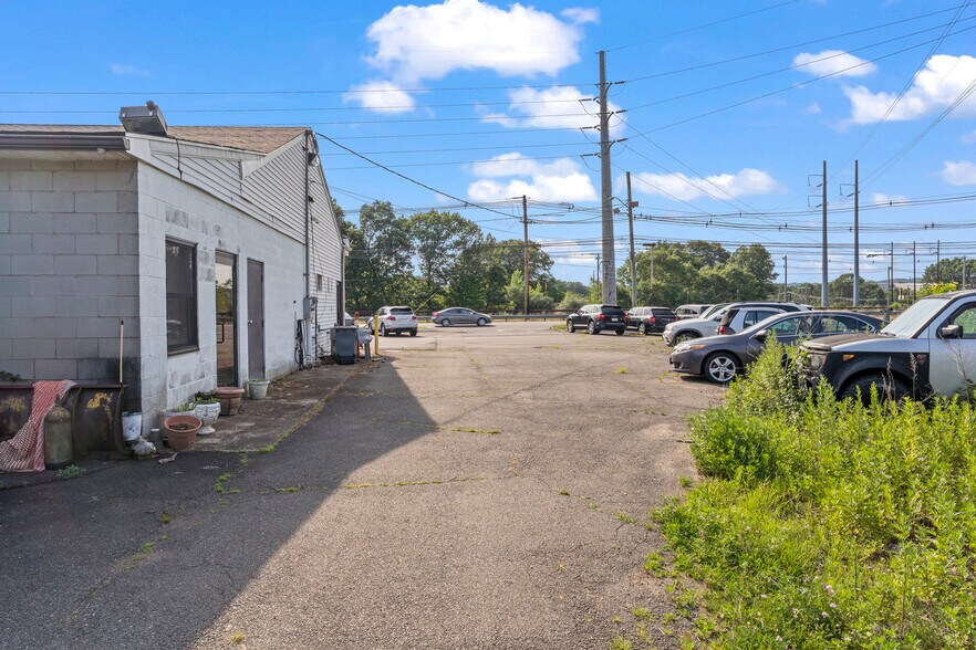 More Photos Of 846-850 S Colony Rd Rd, Wallingford Storefront For Sale