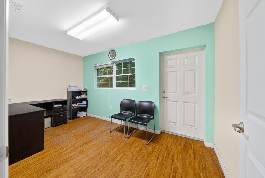 More Photos Of 1415 NW 23rd Ave, Chiefland Medical For Sale