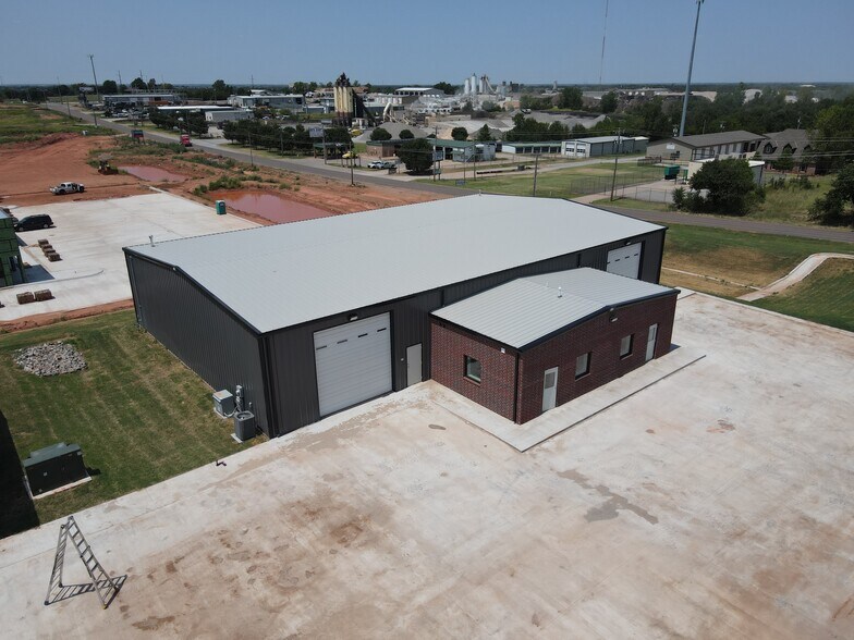 More Photos Of 2690-2730 E Waterloo Rd, Edmond Industrial For Lease