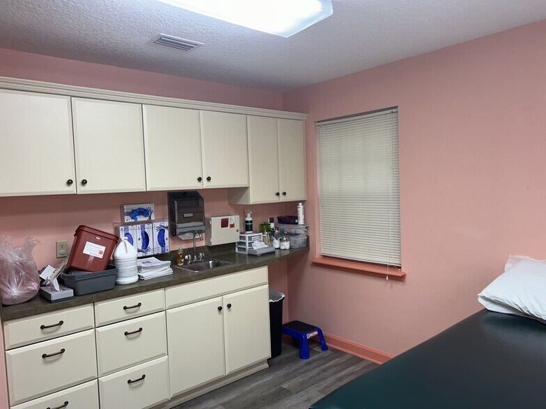 More Photos Of 200 Mission Rd, Palatka Medical For Sale