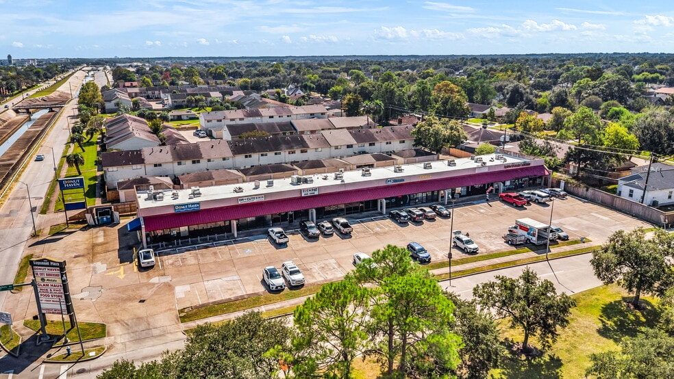 More Photos Of 10802 Hughes Rd, Houston Unknown For Lease