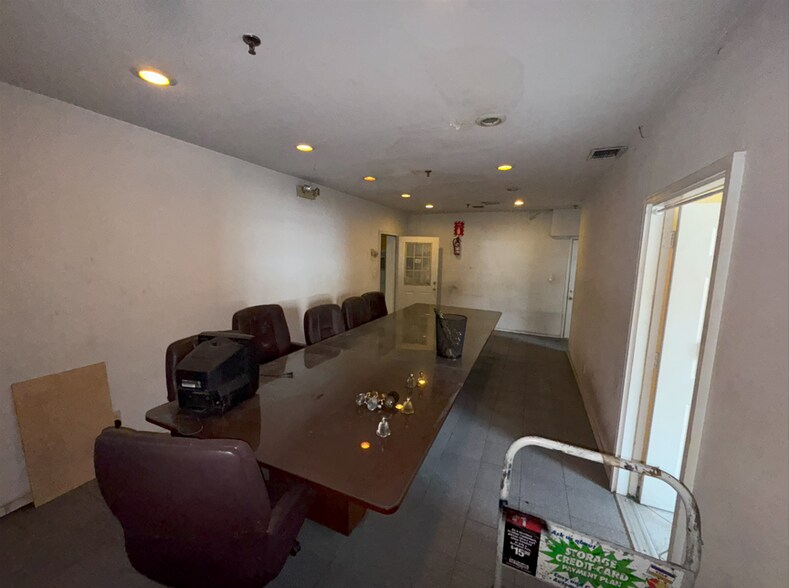 More Photos Of 450 Austin Pl, Bronx Warehouse For Lease