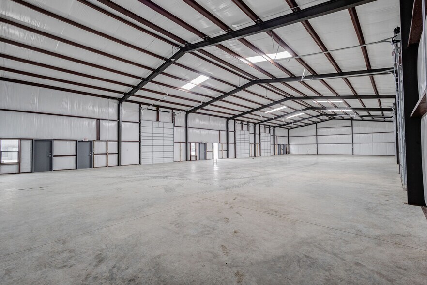 More Photos Of 00 Sales Dr, Waxahachie Warehouse For Lease