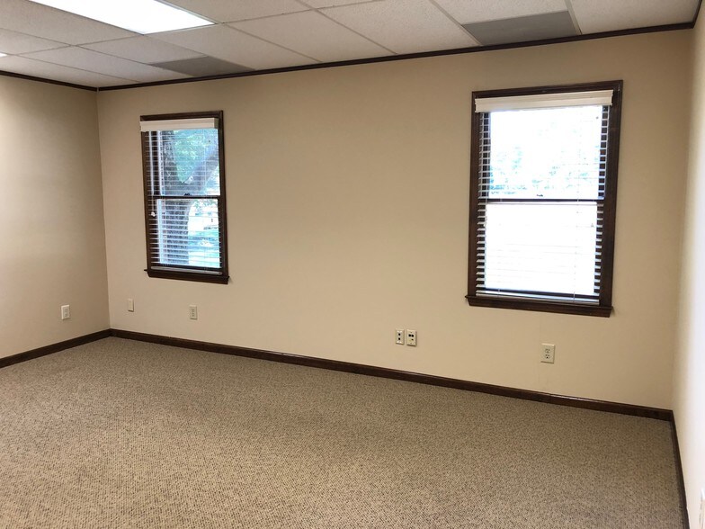 More Photos Of 404 E Chatham St, Cary Office For Lease