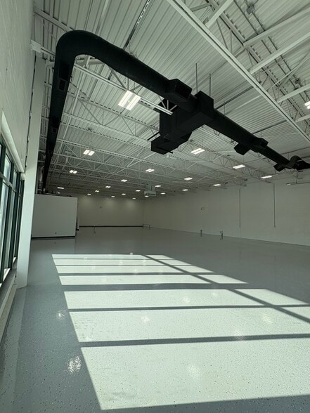 More Photos Of 5900 Rhodes Dr, Windsor Distribution For Lease