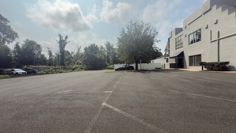 More Photos Of 507 Broad St, Shrewsbury Storefront Retail Office For Lease