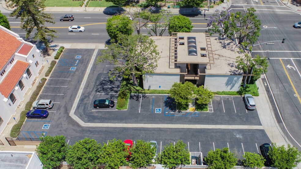 More Photos Of 850 E Chapman Ave, Orange Loft Creative Space For Lease