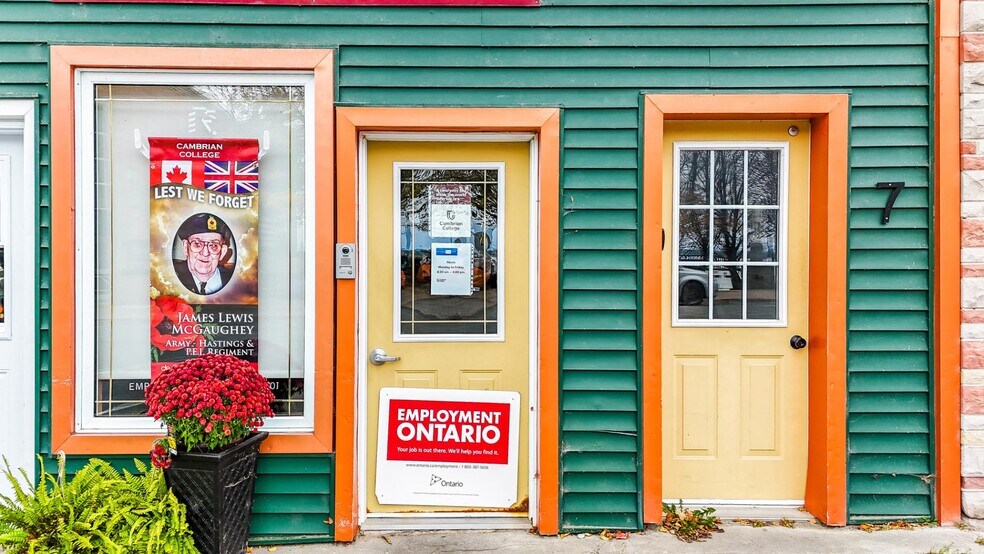 More Photos Of 7 E Water St, Little Curren Storefront Retail Residential For Sale