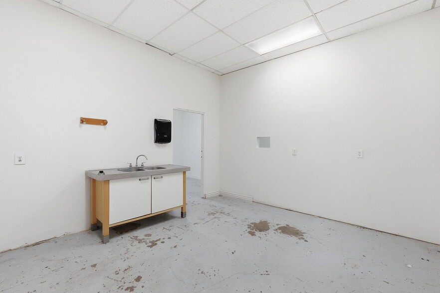 More Photos Of 236 W Coolidge Ave, Coolidge Storefront Retail Residential For Sale