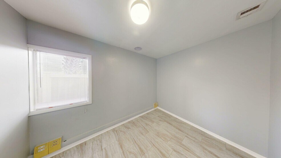 More Photos Of 1517 Hillcrest St, Orlando Office For Lease