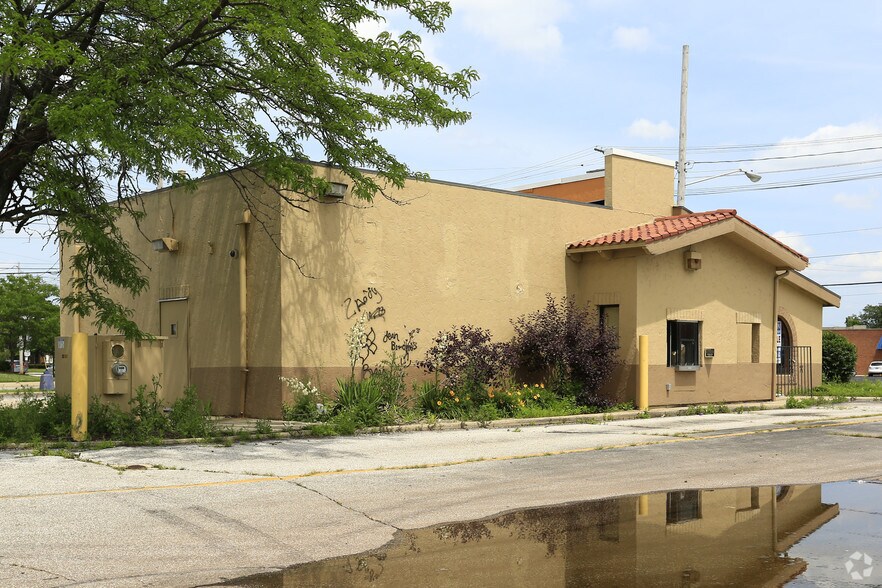 More Photos Of 4450 Rocky River Dr, Cleveland Fast Food For Lease