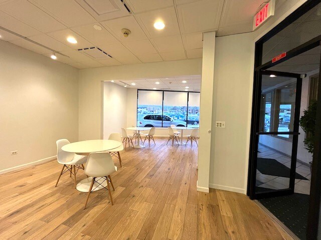 More Photos Of 421-427 Sheridan Rd, Highwood Medical For Lease