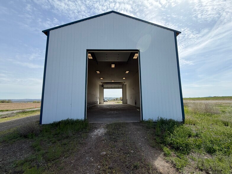 More Photos Of 2041 5th Ave W, Vale Specialty For Lease