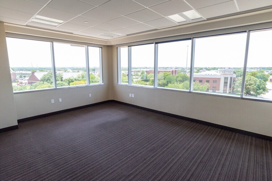 More Photos Of 1600 N Redbud Blvd, McKinney Office For Sale