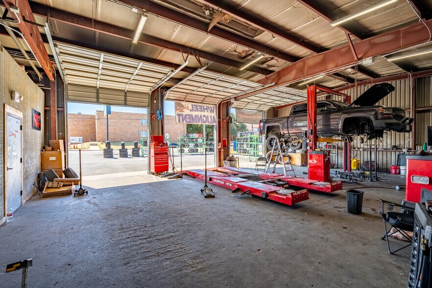 More Photos Of 1004 W Main St, Crowley Auto Repair For Sale