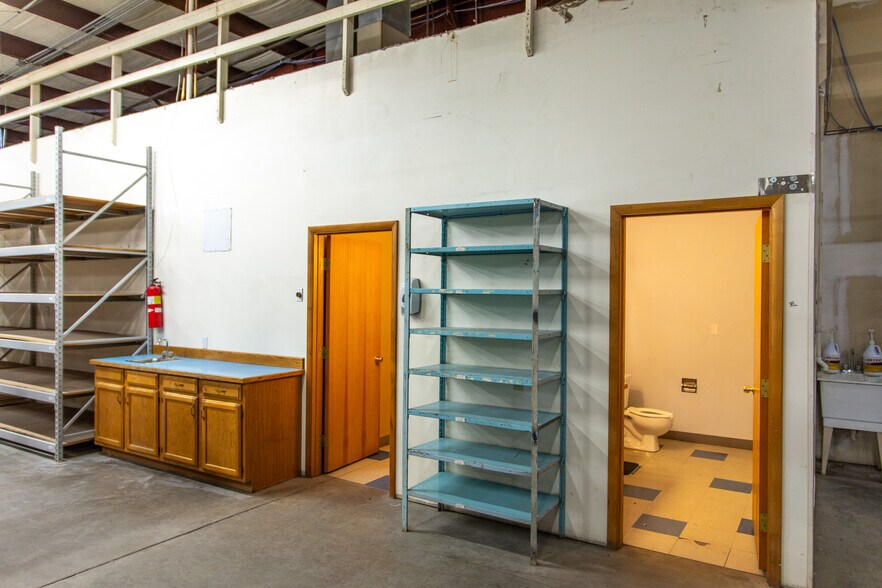 More Photos Of 100 9th Ave S, Great Falls Warehouse For Sale