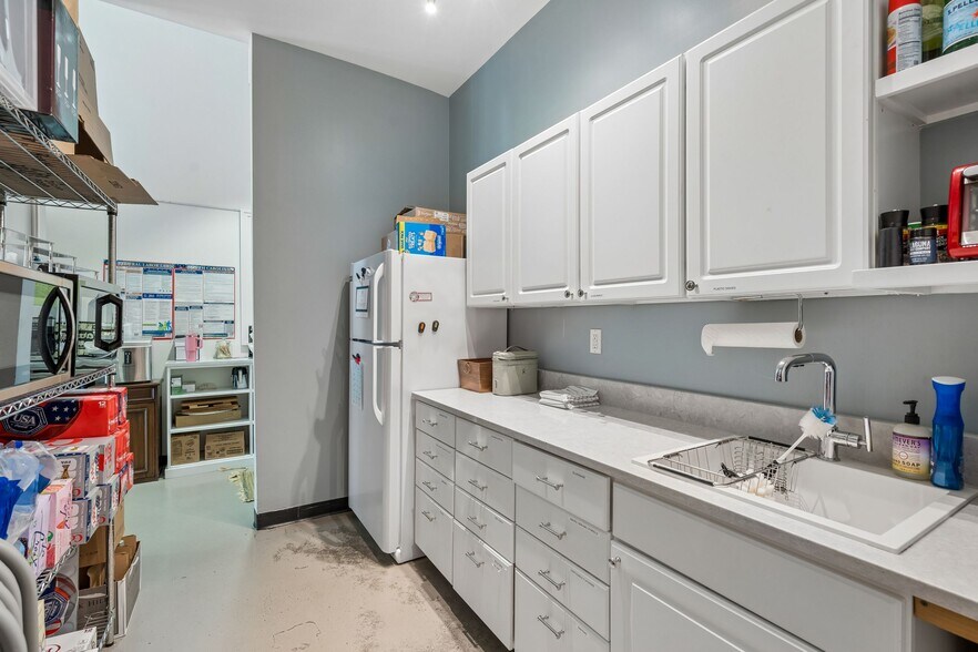 More Photos Of 1557 Meeting Street Rd, North Charleston Freestanding For Sale