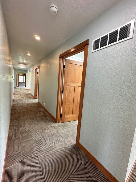 More Photos Of 820 W Summit St, Winterset Medical For Sale