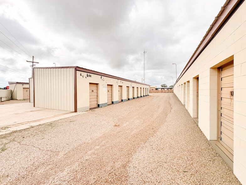 More Photos Of 2213 N Quaker Ave, Lubbock Self Storage For Sale