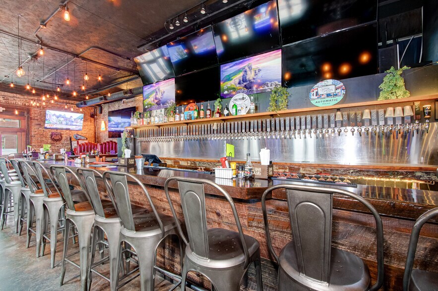 More Photos Of 215 10th St, Augusta General Retail For Sale