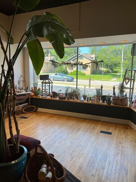 More Photos Of 2211-2213 E State St, Rockford Storefront For Lease