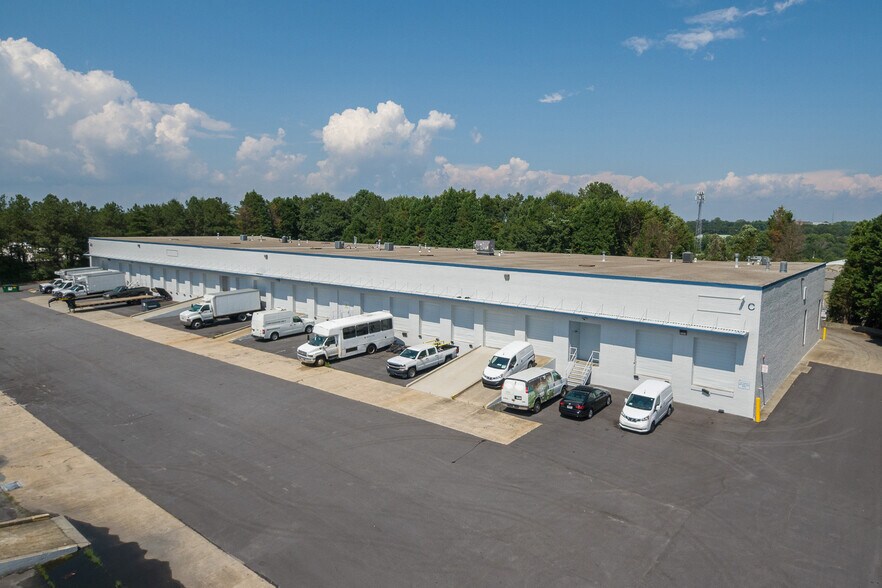 More Photos Of 4820 Clark Howell Hwy, College Park Warehouse For Lease