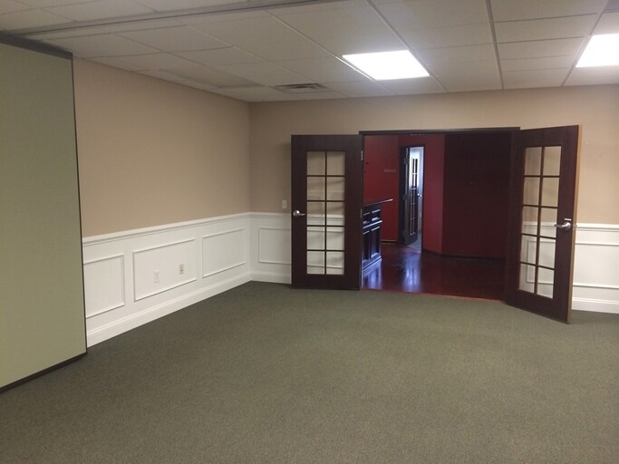 More Photos Of 2900 Union Lake Rd, Commerce Township Office For Sale