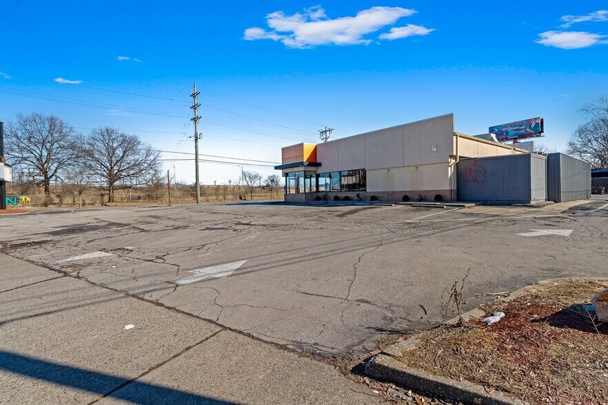 More Photos Of 2058 Portland Ave, Louisville Freestanding For Lease